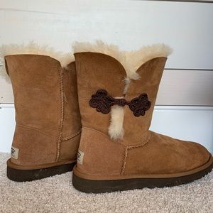 UGG Women’s Short Chestnut Boot